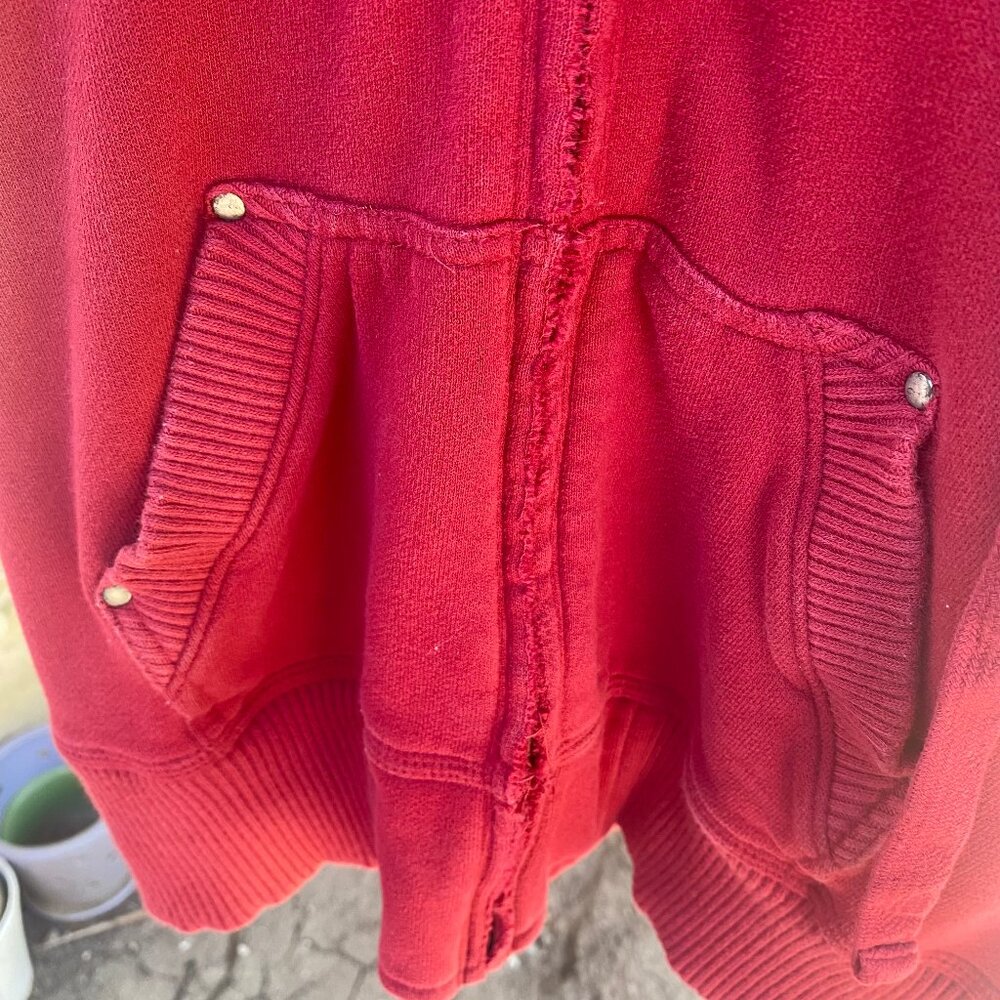 Women's Red Caslon Sweatshirt Size Medium - Picture 5 of 10